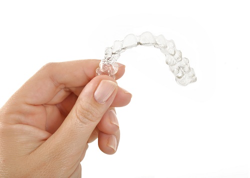 niềng răng trong suốt invisalign 2