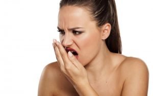Bạn có biết những nguyên nhân gây hôi miệng khiến bạn mất tự tin?