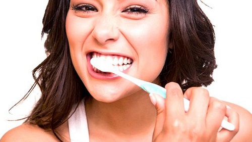 Cách chăm sóc răng sứ titan